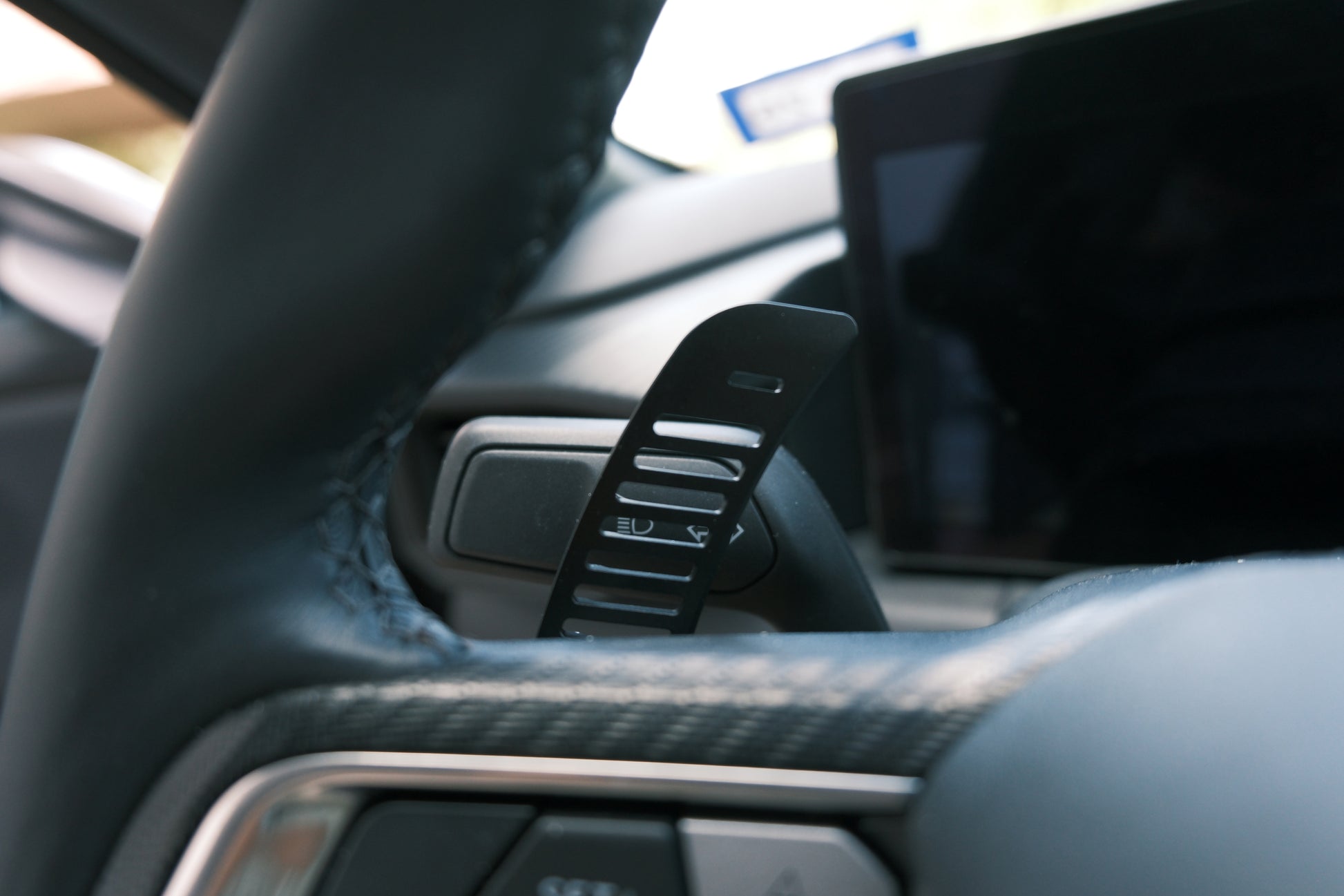 Shift paddle edge and knurling detail, Recon Composites